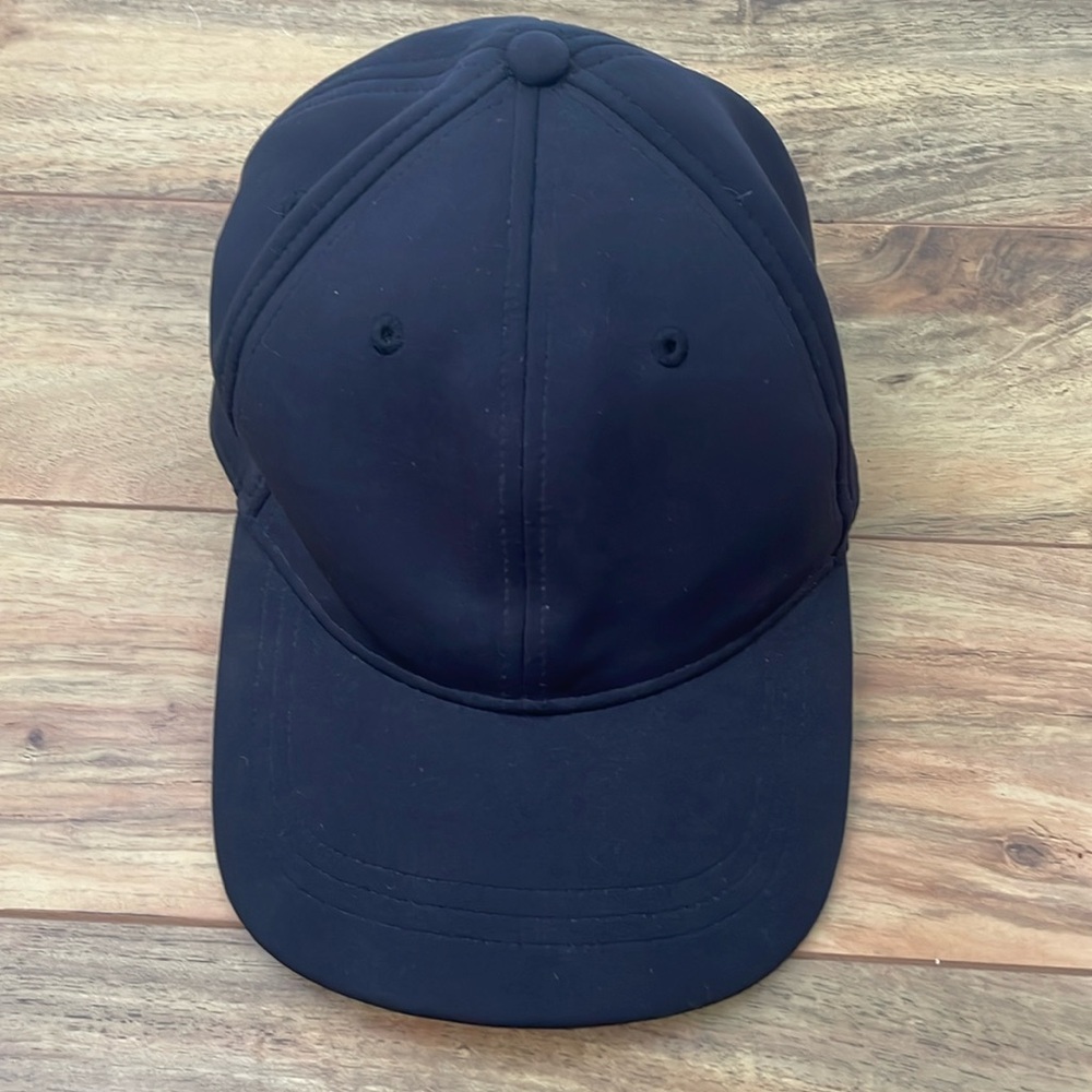 Lululemon Baller black hat